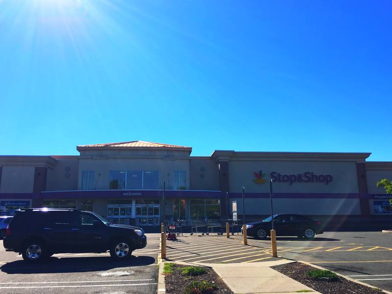 STOP & SHOP PLAZA
