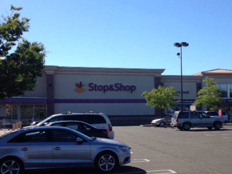 STOP & SHOP PLAZA